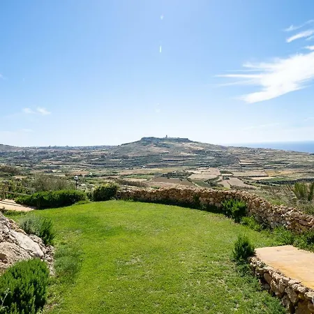 Hal-saghtrija - Sea Views And Pool *