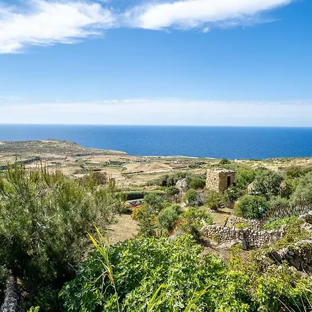 Hal-saghtrija - Sea Views And Pool Żebbuġ